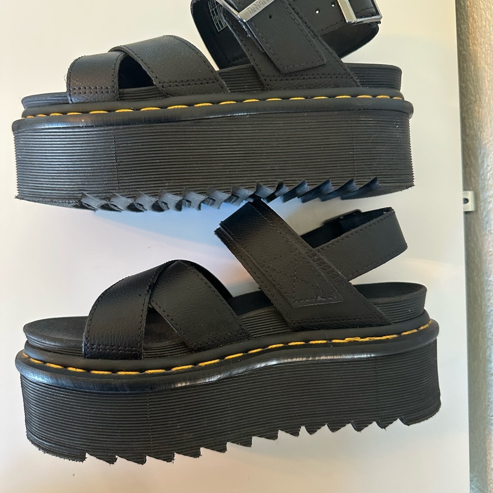 ⚜️Dr. Martens Women's Black Platform Strappy Sandals - Contemporary Chunky Sole - Picture 3 of 6
